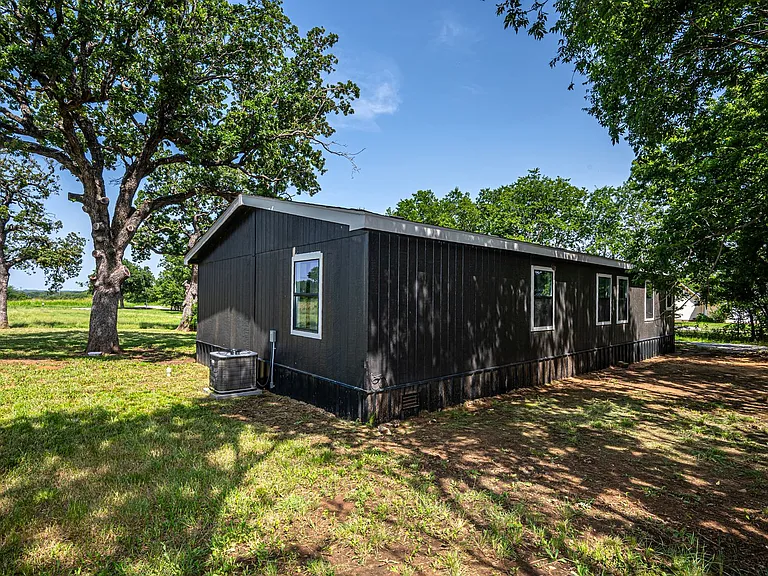 58 Divine Pl — Photo 23