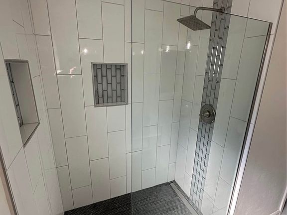 5th image of 798 Pacific Circle Dr