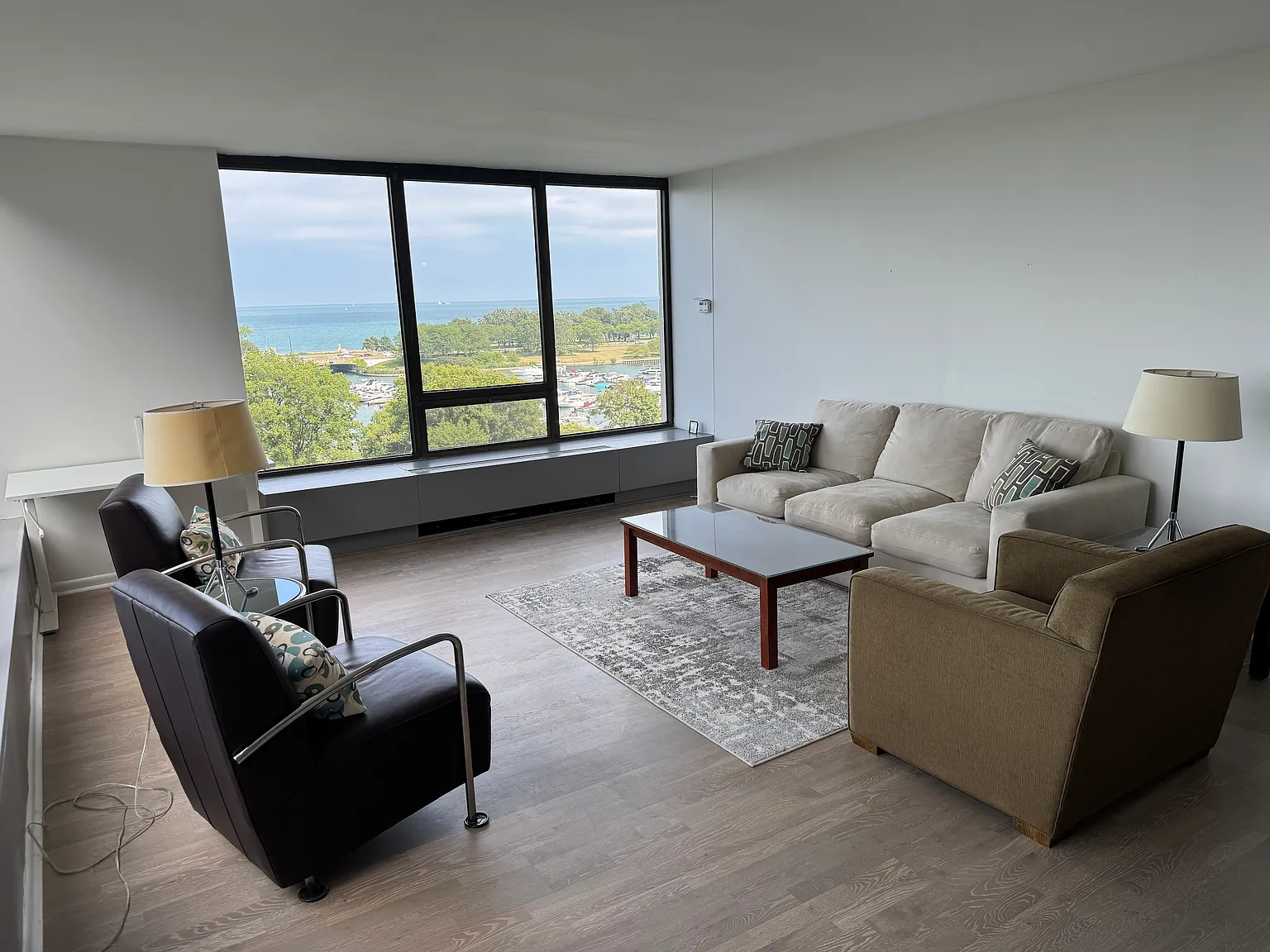 2 bed, 1400 sqft, $4,500 — Photo 4