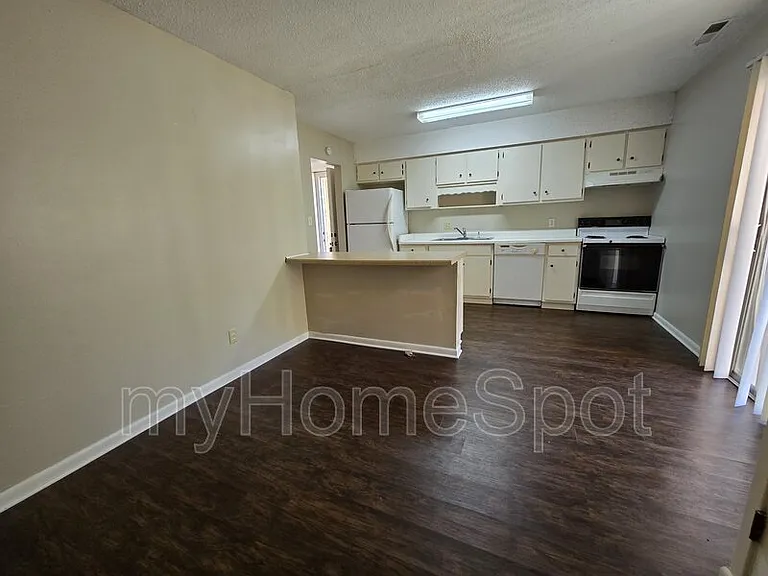 4828 Huron Dr — Photo 11