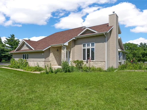 24453 110th St, Anamosa, IA 52205