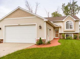 2833 Dee Dr, Holland, MI 49424