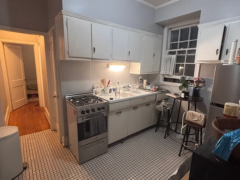 41 Manning Blvd #1B — Photo 2