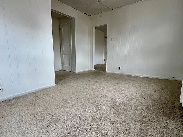 Clifton Ave 1001 — Photo 20