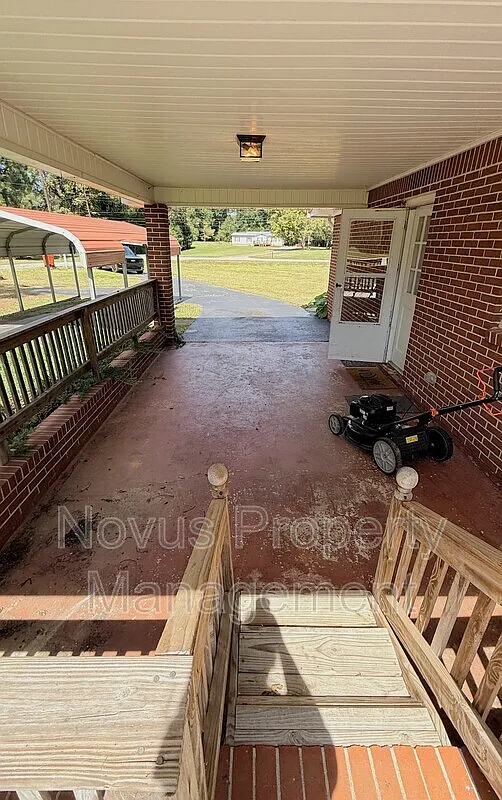 3 bed, 1.0 bath, 1260 sqft, $1,650 — Photo 3