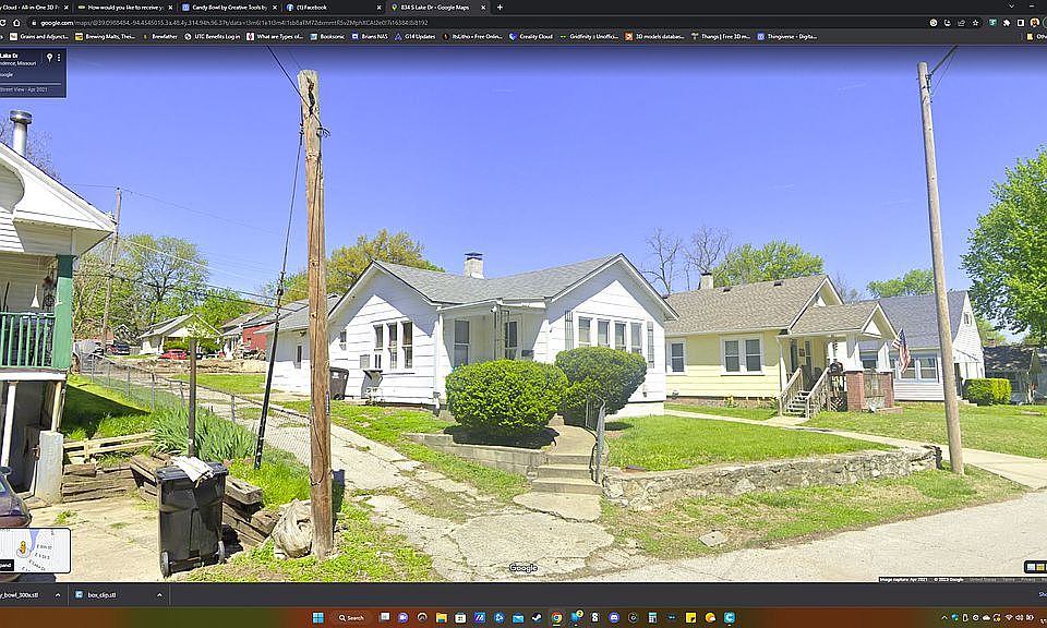 2nd image of 832 S Lake Dr