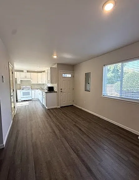 302 Van Trump Ave NE #B — Photo 8