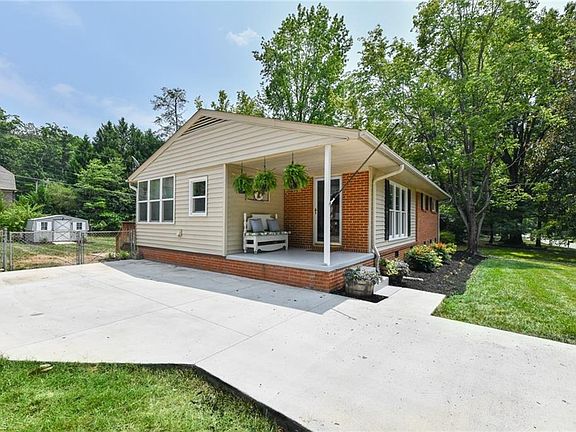 3rd image of 3004 Shamrock Dr