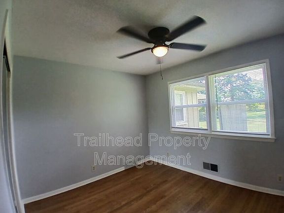 3rd image of 3412 S Oxford Ave