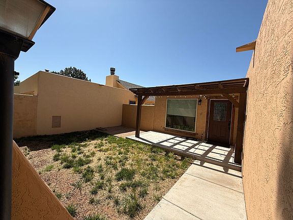 2nd image of 43 Paseo Vlg