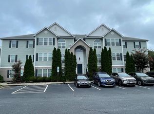 4702D Pennoak Dr, Greensboro, NC 27407