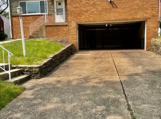 514 Clemson Dr, Pittsburgh, PA