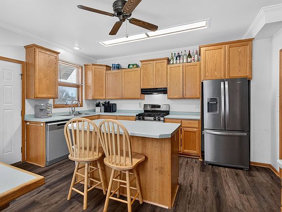 3rd image of 422 Court St