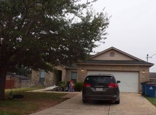 106 Crestway, Floresville, TX 78114