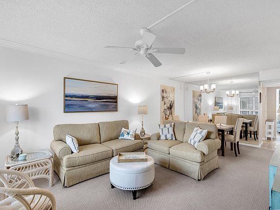 4th image of 1536 Ocean Dr Unit 203B