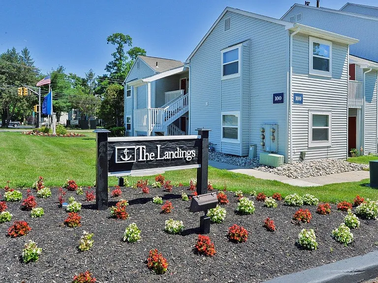 The Landings Apartment Homes — Photo 34