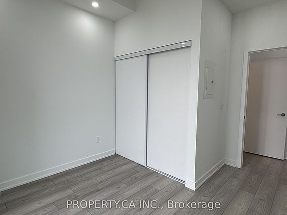 3rd image of 1007 The Queensway #910