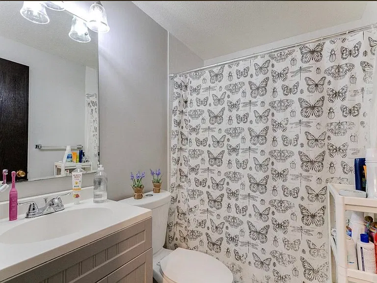 523 E 4th St #1 — Photo 10