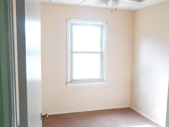 3rd image of 2340 Beech Ave #1/2