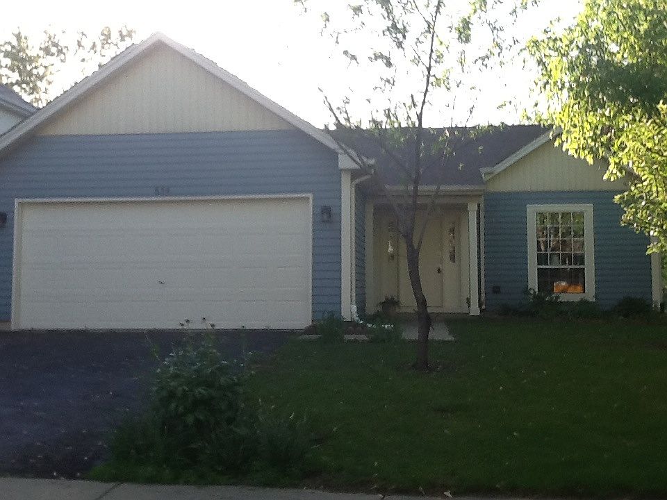 Exterior Front attached 2 car garage