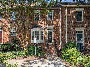 435 Old Town Ct, Alexandria, VA 22314