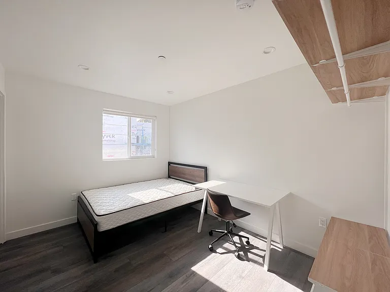 1439 W 37th Dr — Photo 57