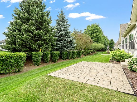3rd image of 1136 Woodridge Dr #A