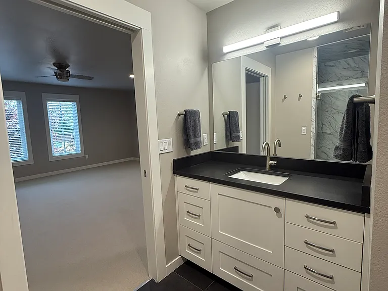 515 G St #124 — Photo 4