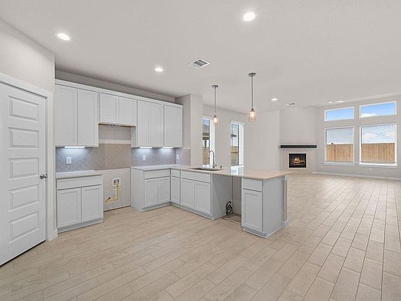 3rd image of 81 Shining Point Dr