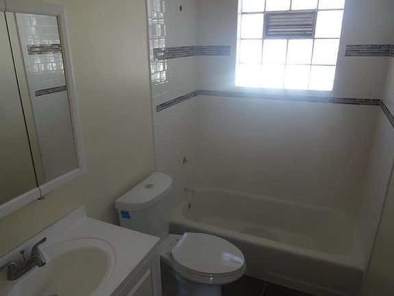 2nd image of 2111 W Glen Flora Ave