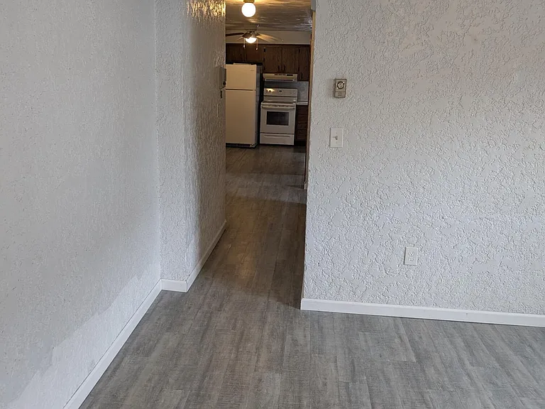 118 1/2 Broad St — Photo 8