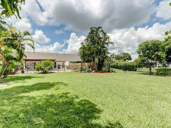 Home For Sale In CHANNING VILLAS OF WELLINGTON PH II