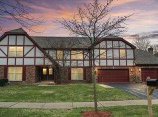 2348 Iroquois Dr, Glenview, IL