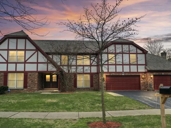 2348 Iroquois Dr, Glenview, IL 60026