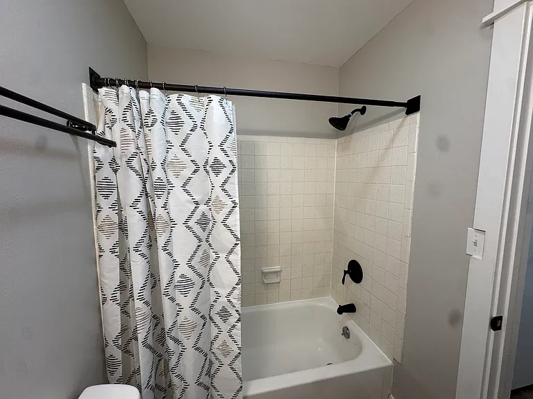 312 E Staat St #312 — Photo 13