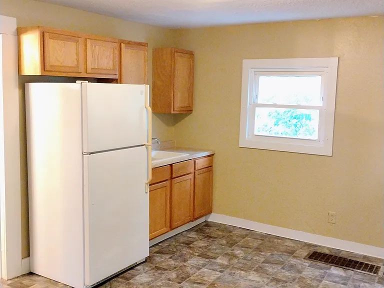 301 E 15th St #1 — Photo 8