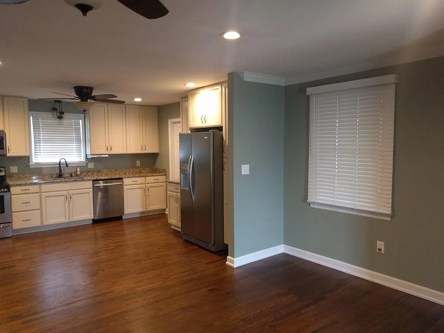 3 bed, 1215 sqft, $1,700 — Photo 2