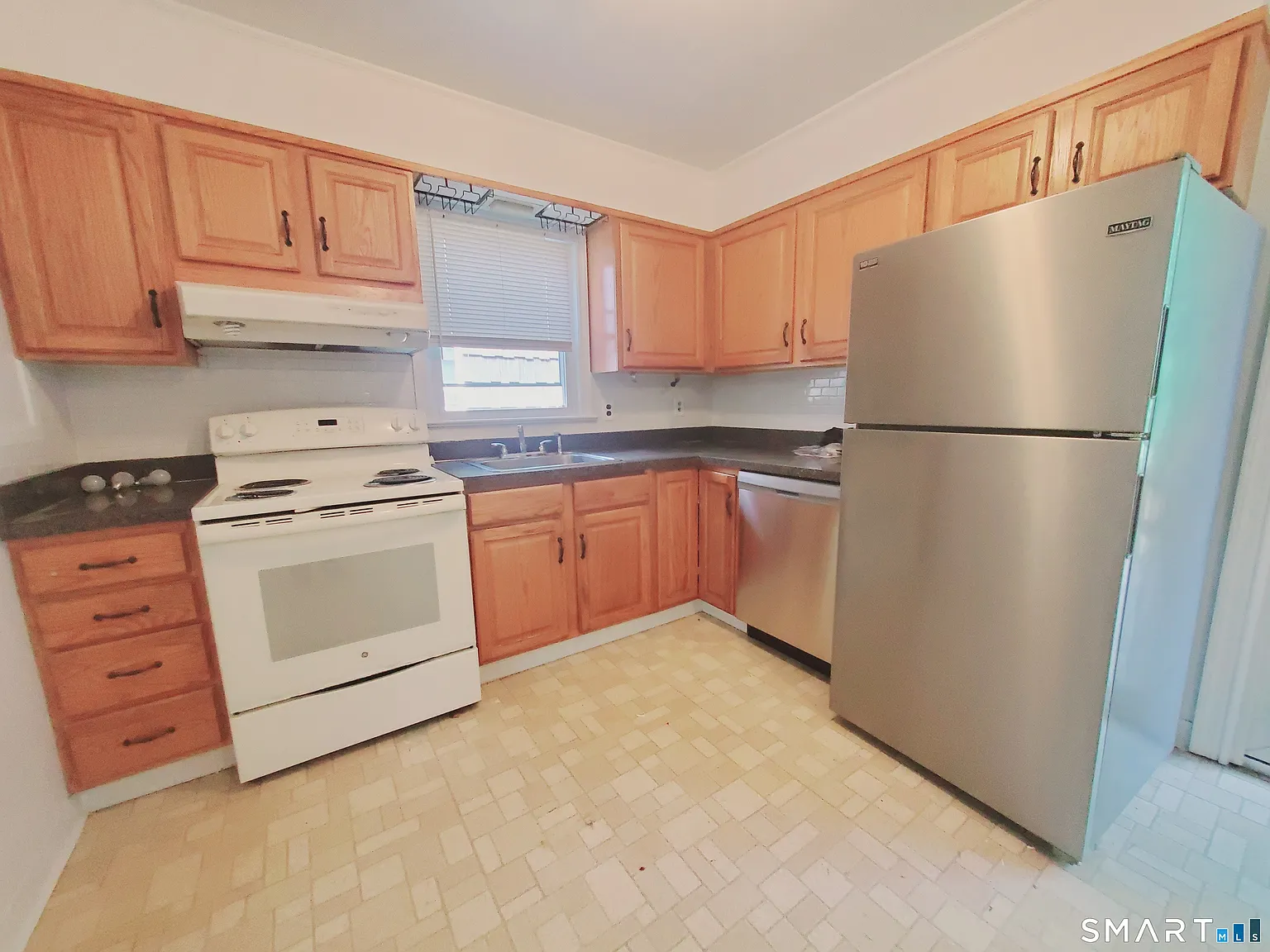 3 bed, 1.5 bath, 1073 sqft, $3,500 — Photo 2