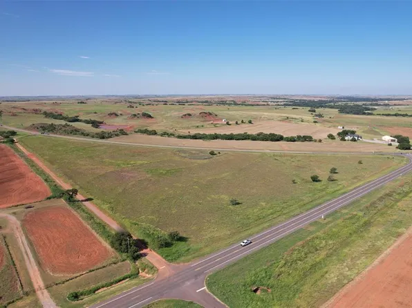17 E 1040 & Highway Rd #73, Foss, OK 73647