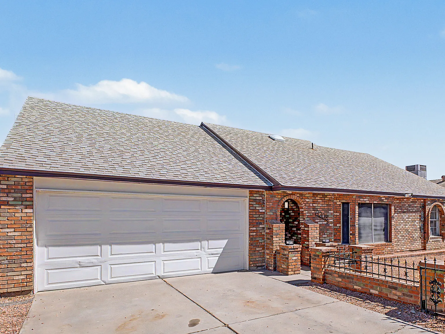 3 bed, 1696 sqft, $1,985 — Photo 2