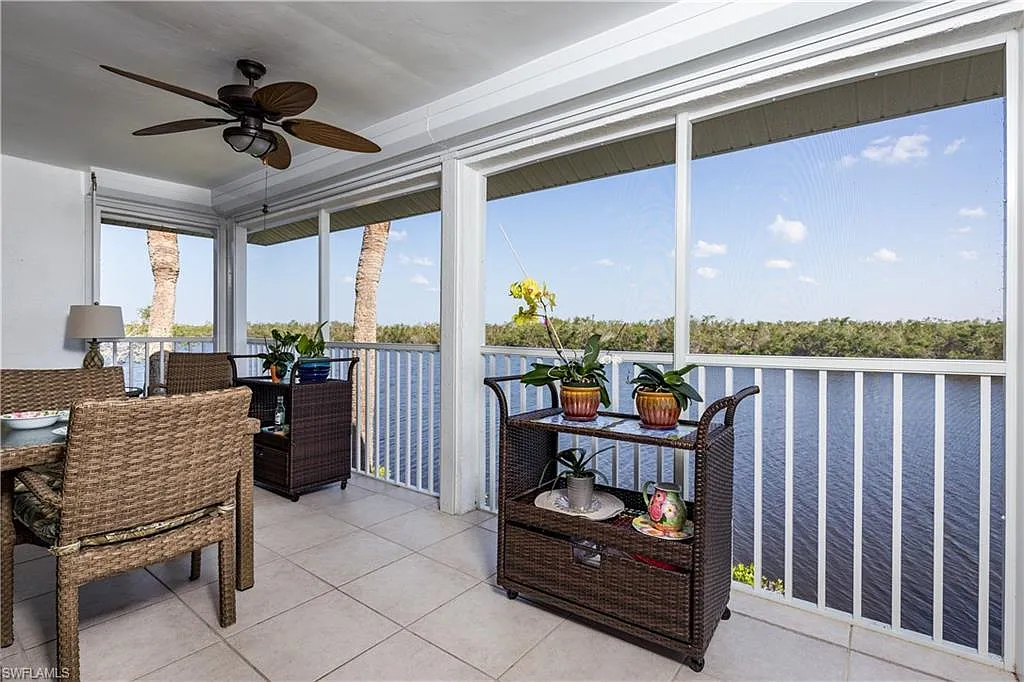 2 bed, 843 sqft, $1,895 — Photo 1