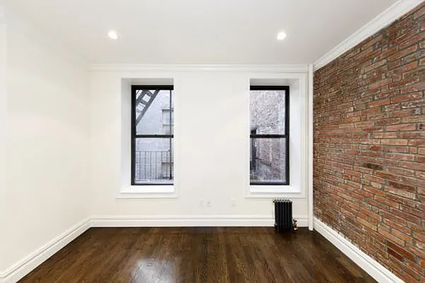 Rented by Icon Realty Management | media 23