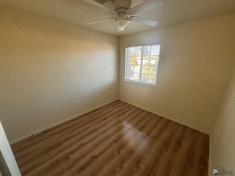 116 E Cactus St — Photo 13