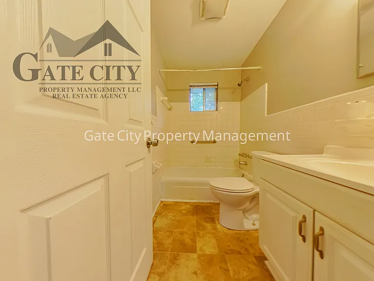 2021 Maywood St #A — Photo 6
