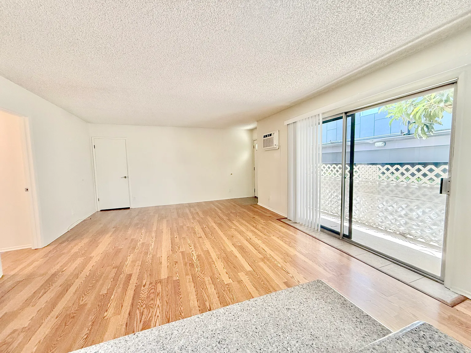 2 bed, 1150 sqft, $3,100 — Photo 2