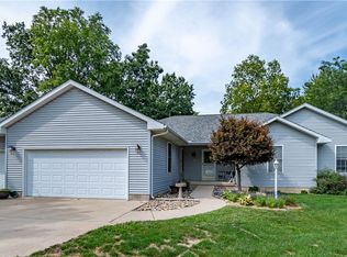 630 Glen Oaks Dr, Decatur, IL 62521