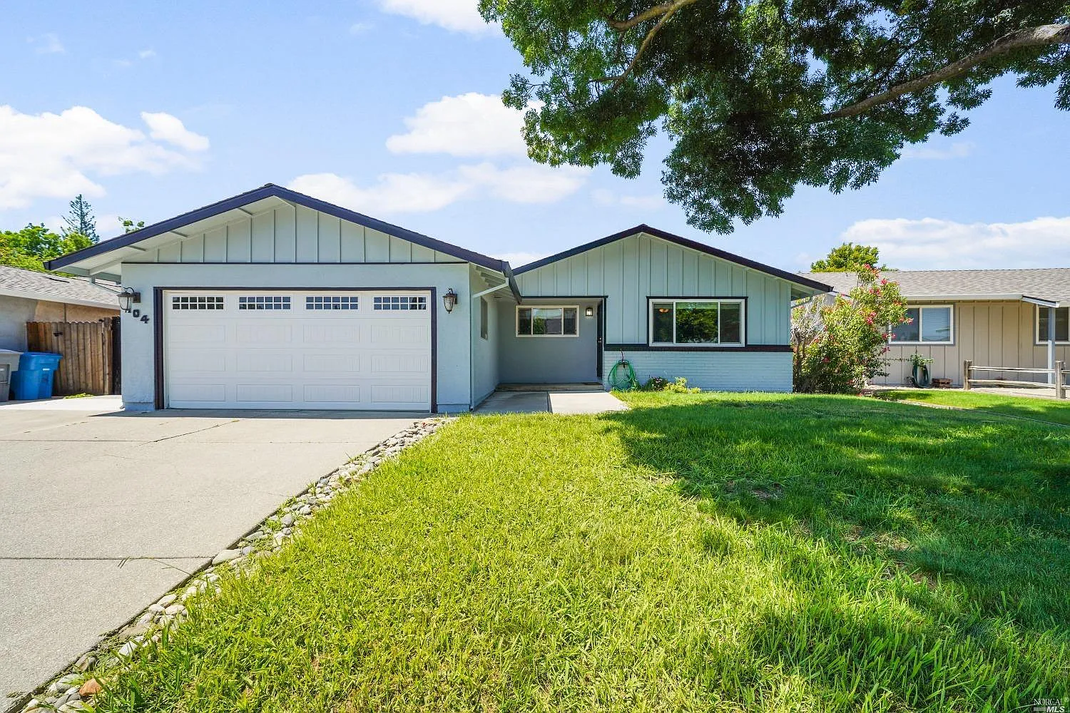 104 Clark Way photo 1