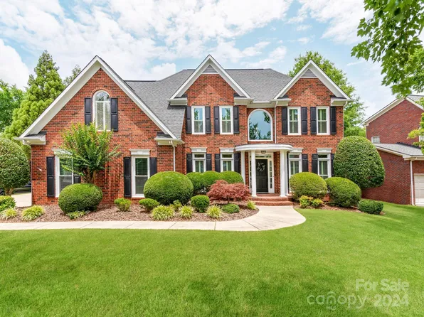 8715 Briar Oak Ct, Charlotte, NC 28226