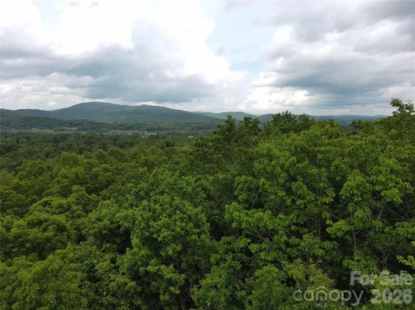 17 Northview Ln, Hendersonville, NC 28792