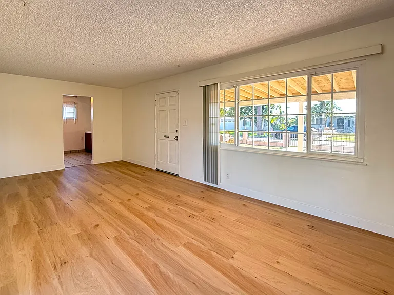 4740 N Fircroft Ave — Photo 4